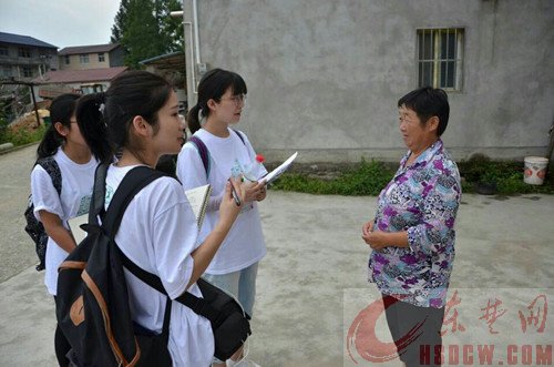 大学生“三下乡” 聚焦农村文化建设